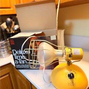 Sunbeam Deluxe Time-a-Tan Yellow Facial Tanning Lamp